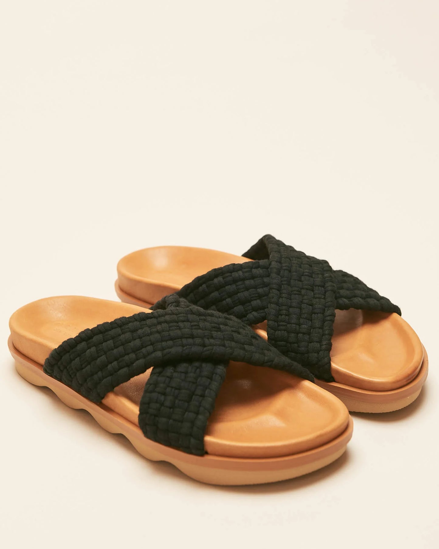 CROSS OVER WAVE SOLE - BLACK