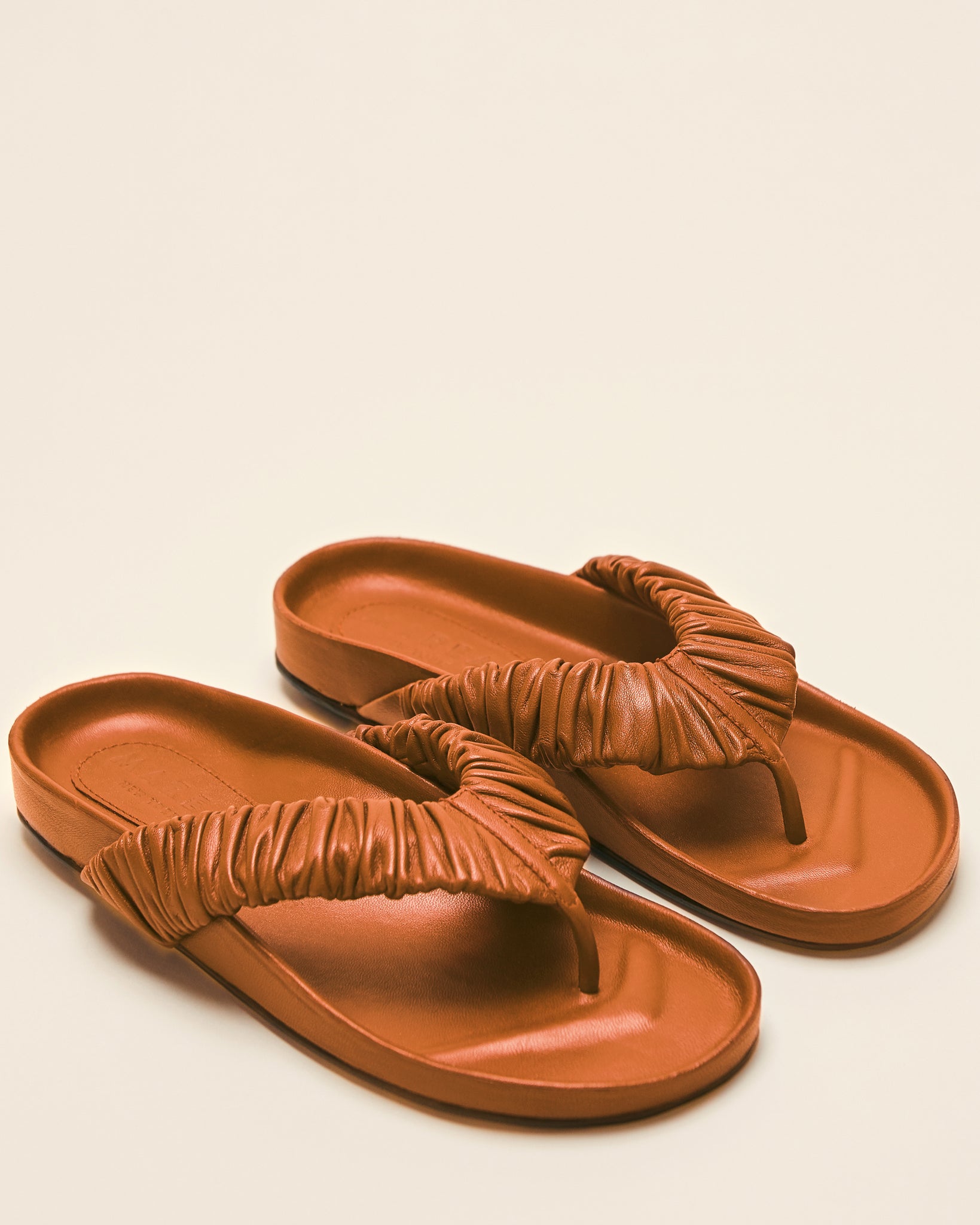 LEATHER FLIP FLOP CARAMEL