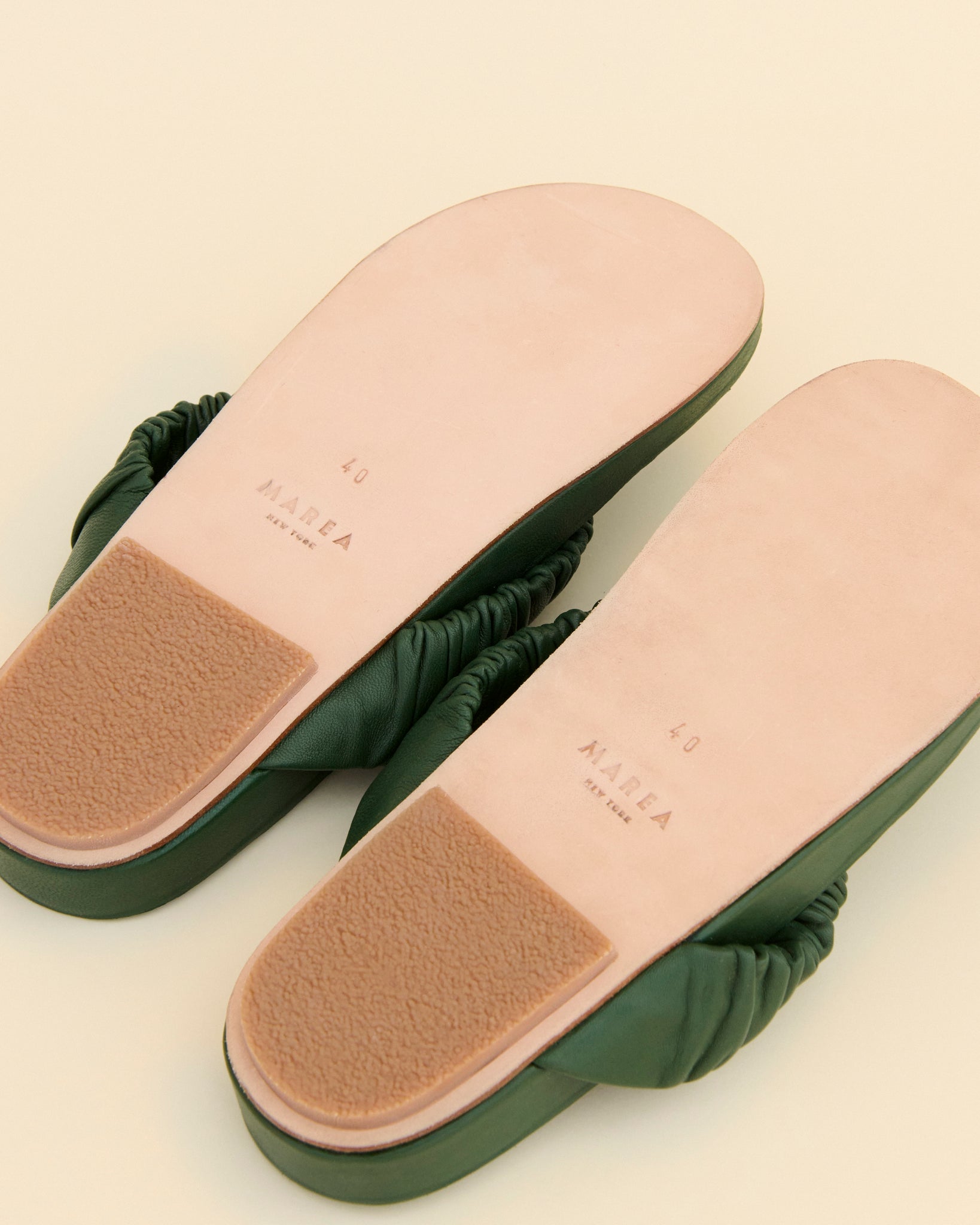 LEATHER FLIP FLOP FOREST GREEN